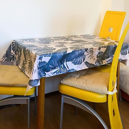 1 Bedroom Awesome Apartment In Ližnjan מראה חיצוני תמונה