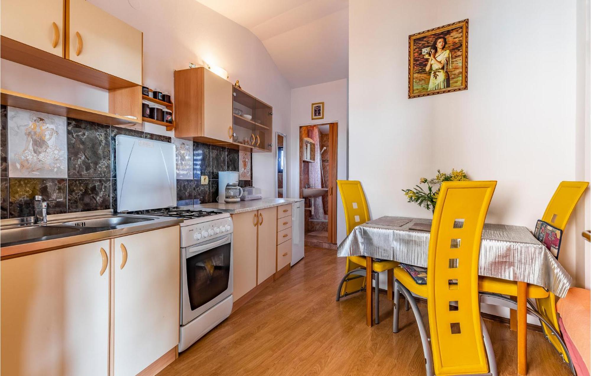 1 Bedroom Awesome Apartment In Ližnjan מראה חיצוני תמונה