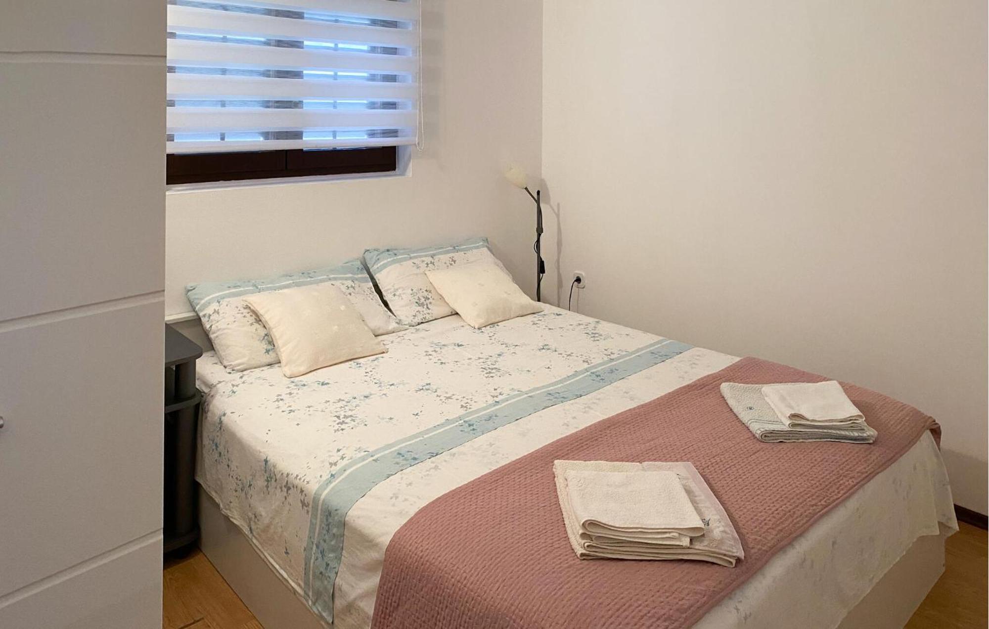 1 Bedroom Awesome Apartment In Ližnjan מראה חיצוני תמונה