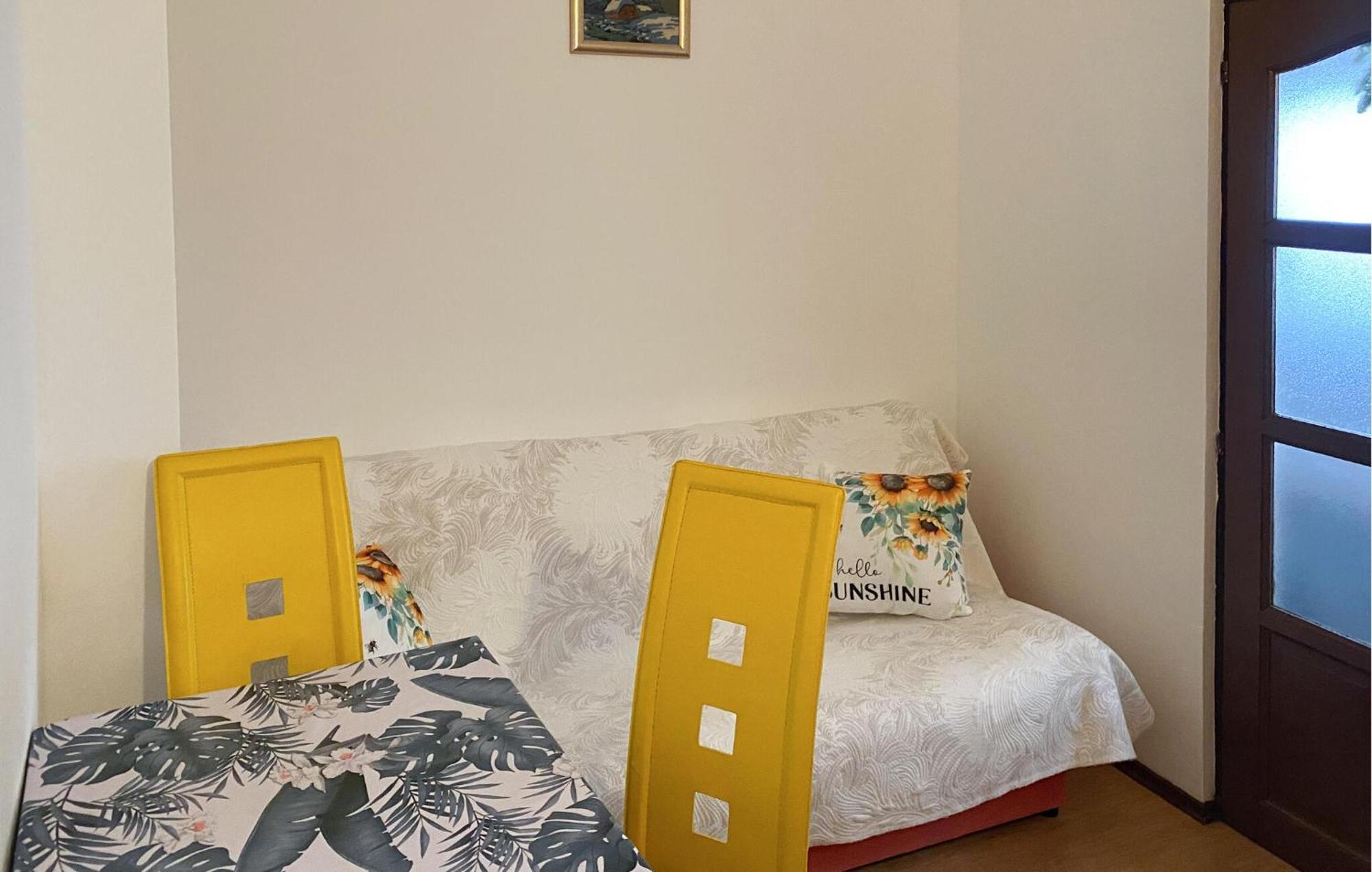 1 Bedroom Awesome Apartment In Ližnjan מראה חיצוני תמונה